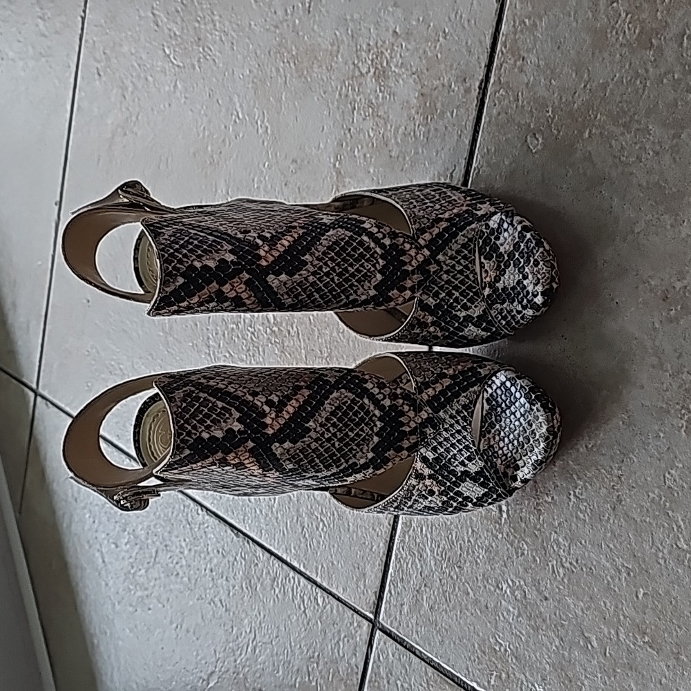 Guess Ambrose3 Sandals, Size 8, Snake Pattern, Al… - image 3